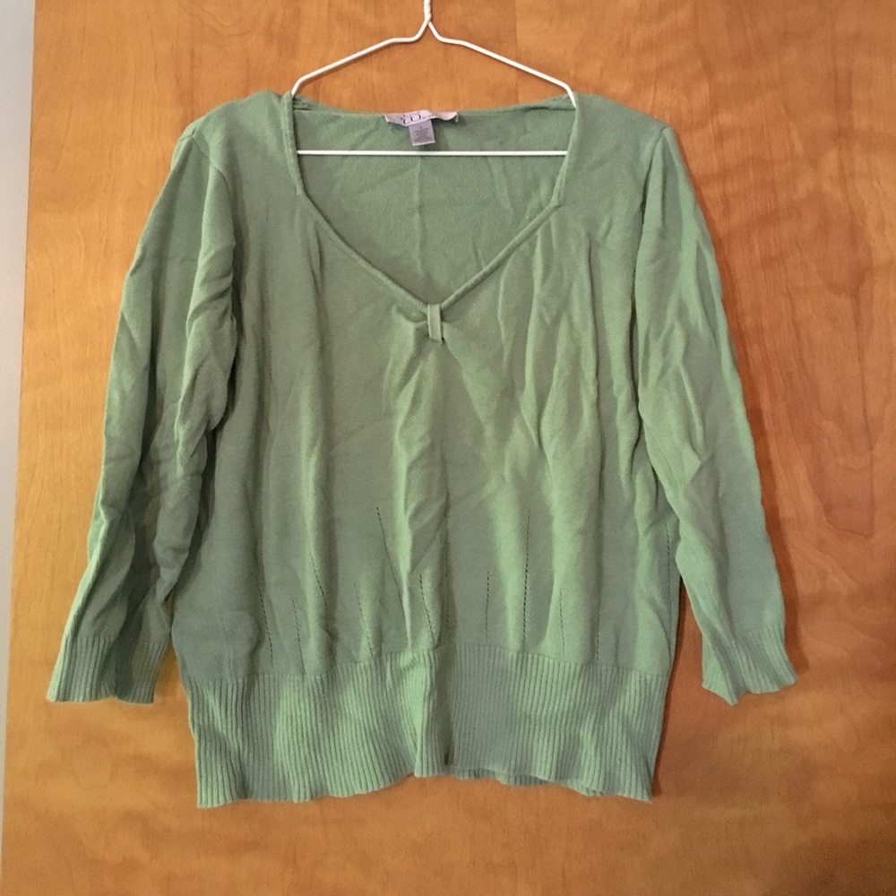 Green pullover sweater
