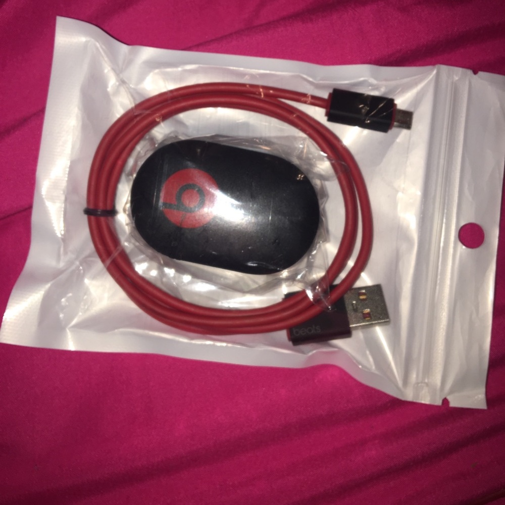 Beats pill charger