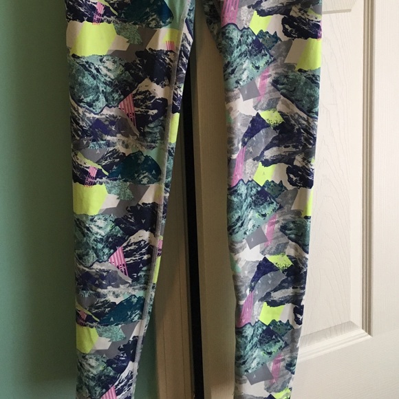 Victoria's Secret Knockout Legging - Picture 3 of 3