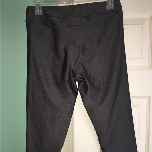 Under Armour Compression Capri Legging - Picture 4 of 4