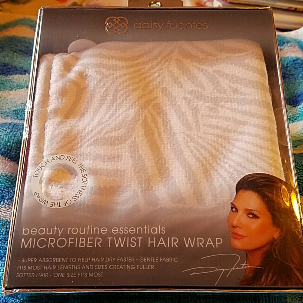 Daisy Fuentes microfiber twist hair wrap, new!