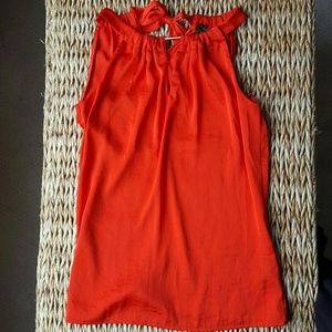 Keyhole top with gold deatail