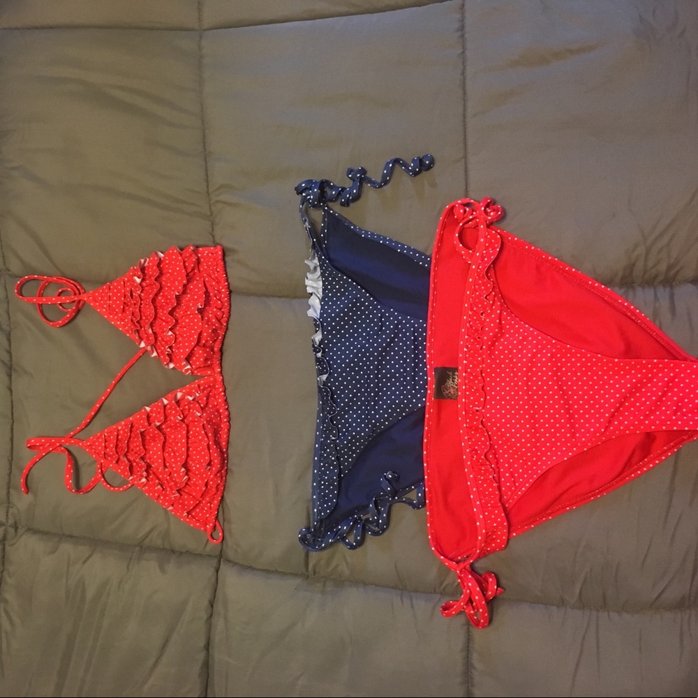 Swim suit top with 2 pairs of bottoms