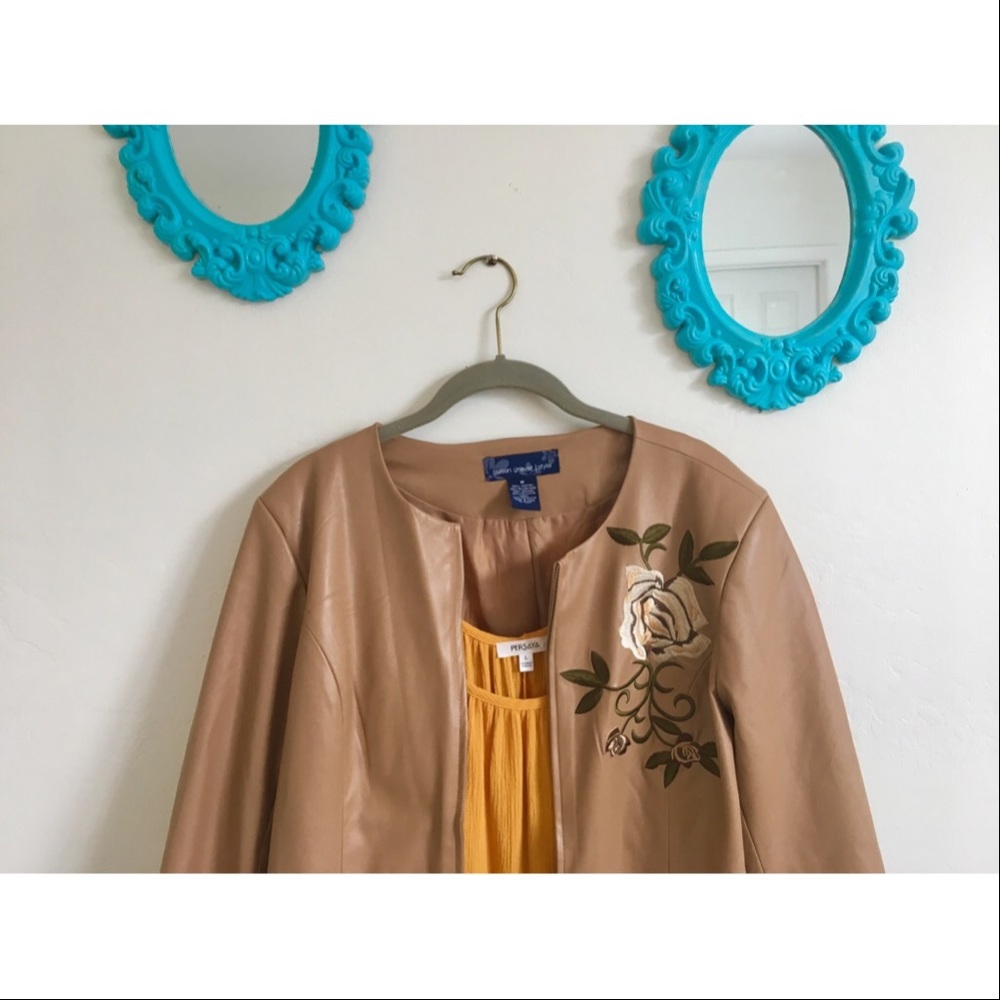 Faux leather floral jacket!! Vintage look - Picture 2 of 4