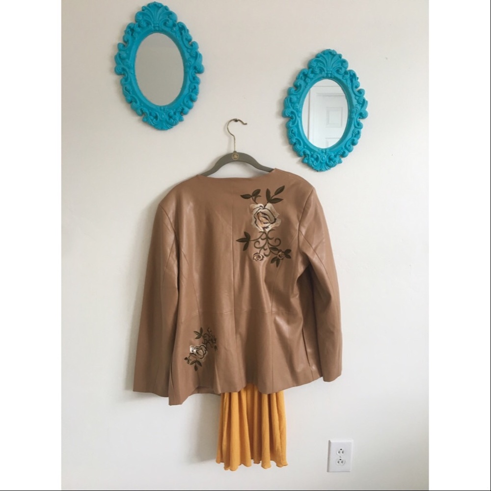 Faux leather floral jacket!! Vintage look - Picture 3 of 4