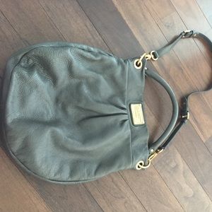 Classic Q Hillier Hobo textured-leather shoulder