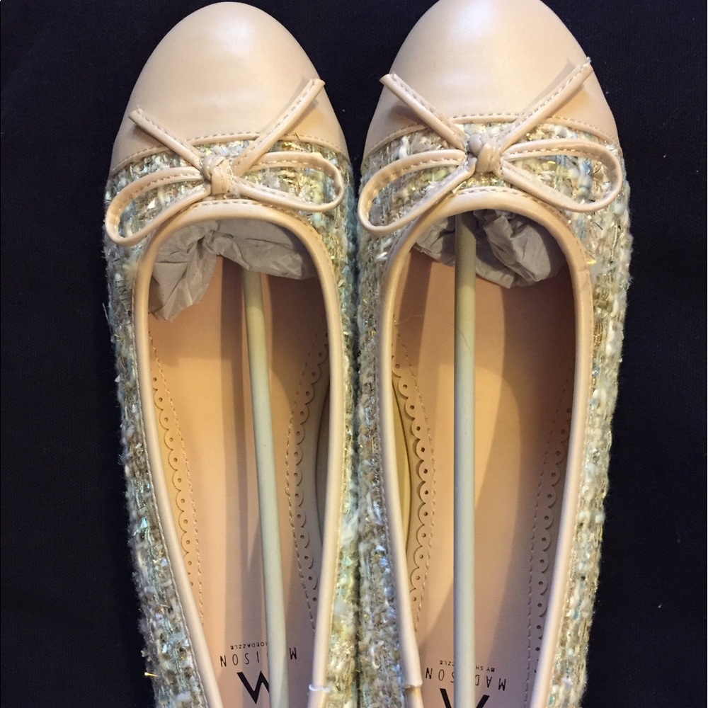 Cute nude ballerina flats, size 7.5, never worn
