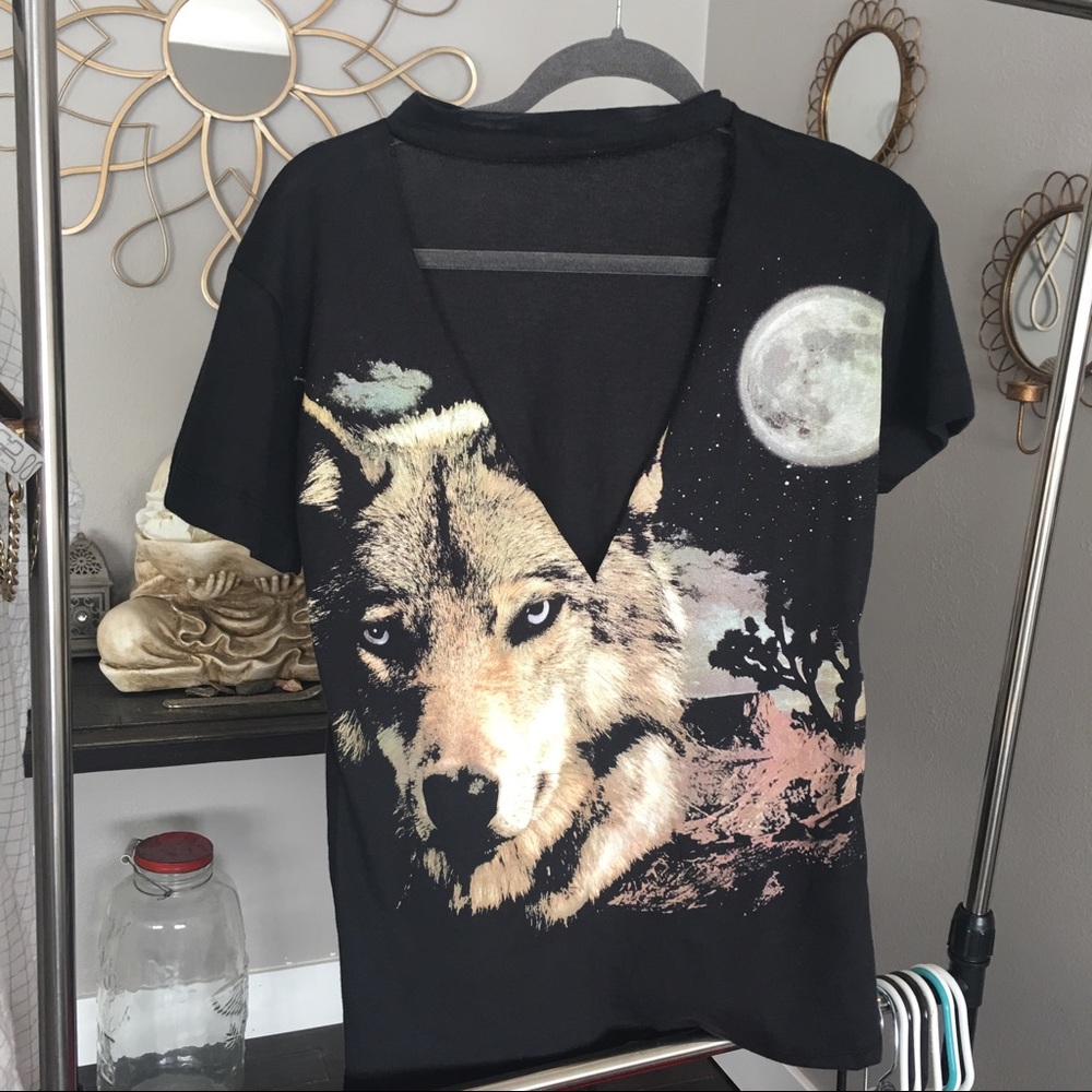 WOLF CUT TEE V NECK CHOKER