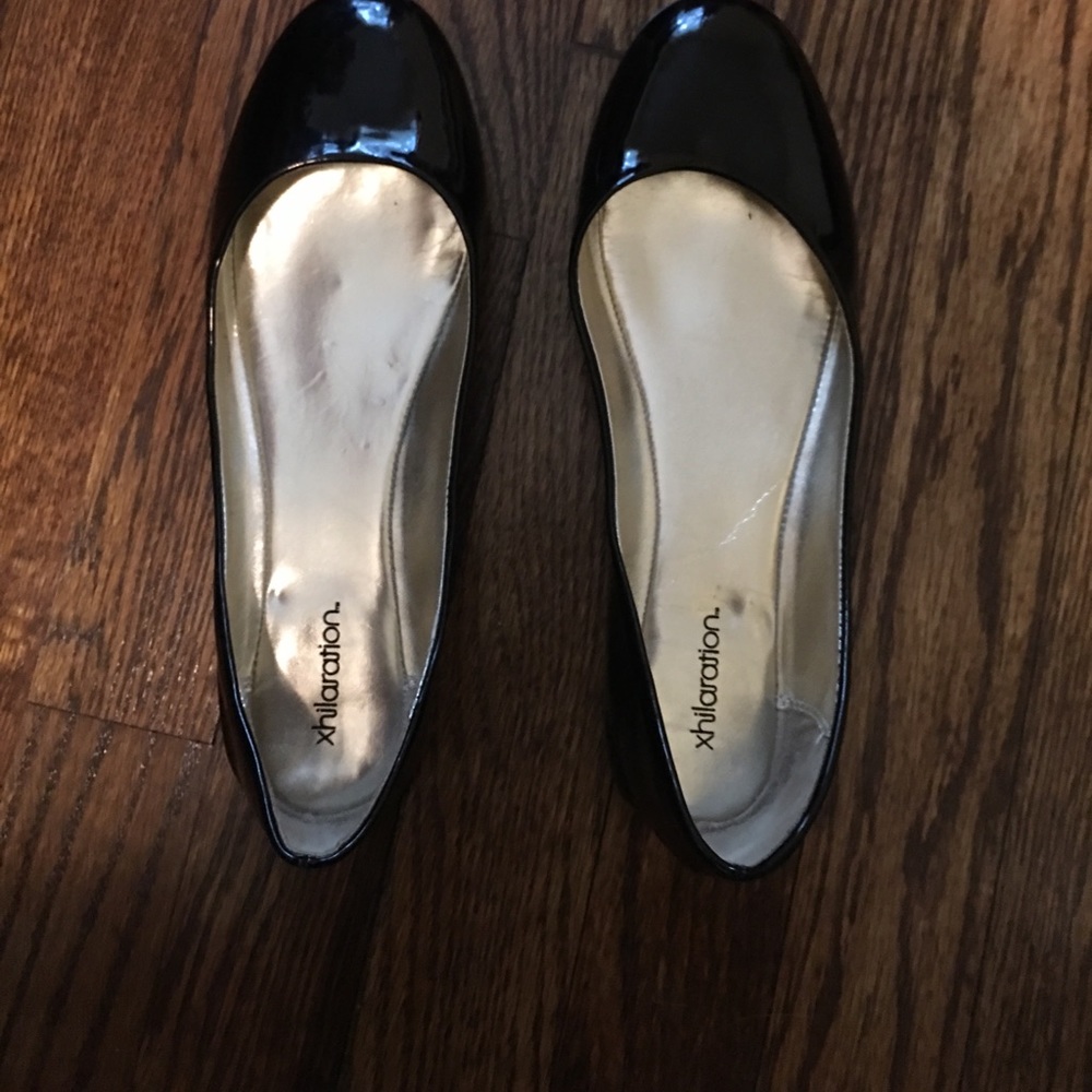 Xhilaration patent black flat