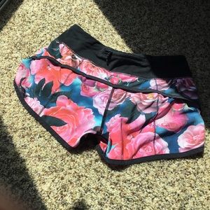 Lululemon rose short
