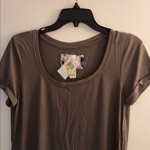 Olive t-shirt, NWT. - Picture 3 of 4