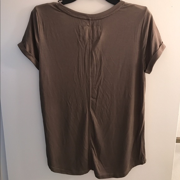 Olive t-shirt, NWT. - Picture 4 of 4