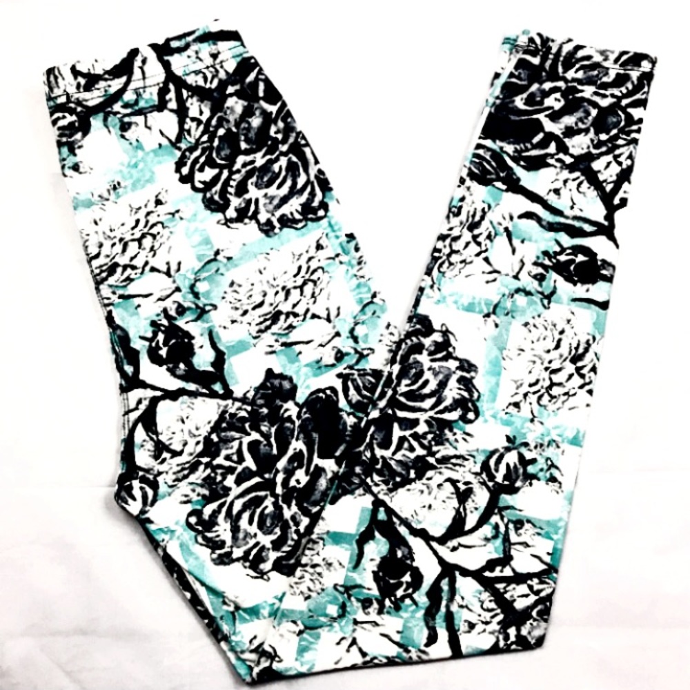 Buttery Soft Gorgeous Teal Floral Legging One Size