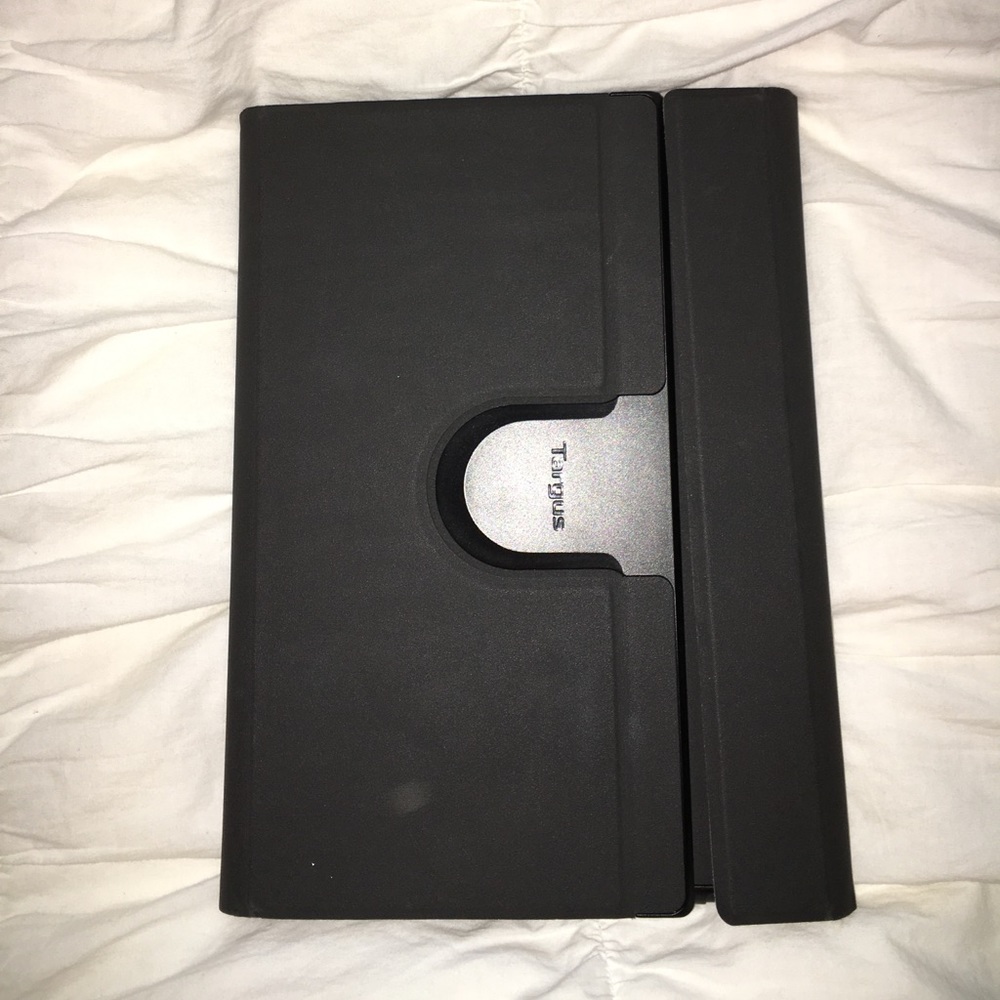 Teague IPad 2 Case w/ Keyboard