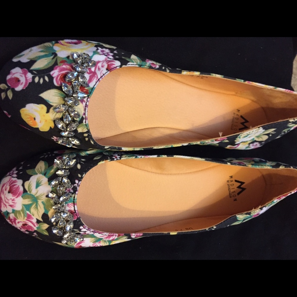 Cute pattern flats, size 7.5
