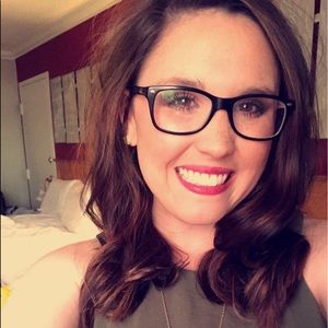 Meet your Posher, Caitlin