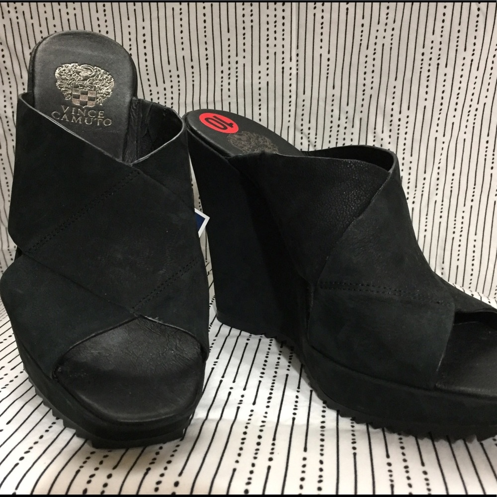 NWT Vince Camuto "Garton" open toe leather wedges