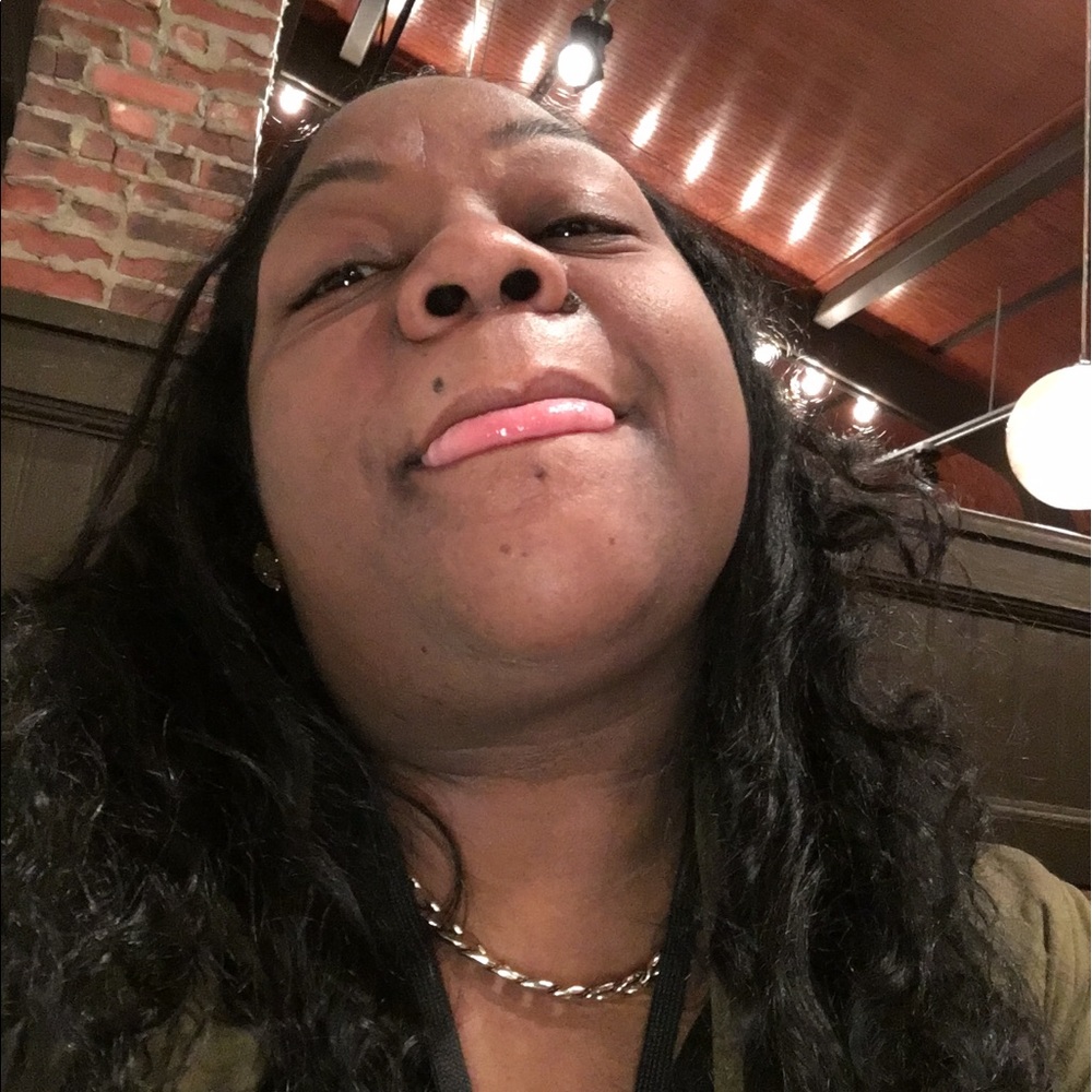 Meet your Posher, Latisha