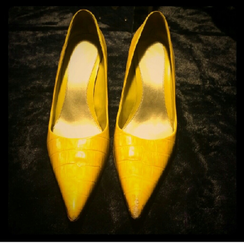 Gently loved Nine West pumps