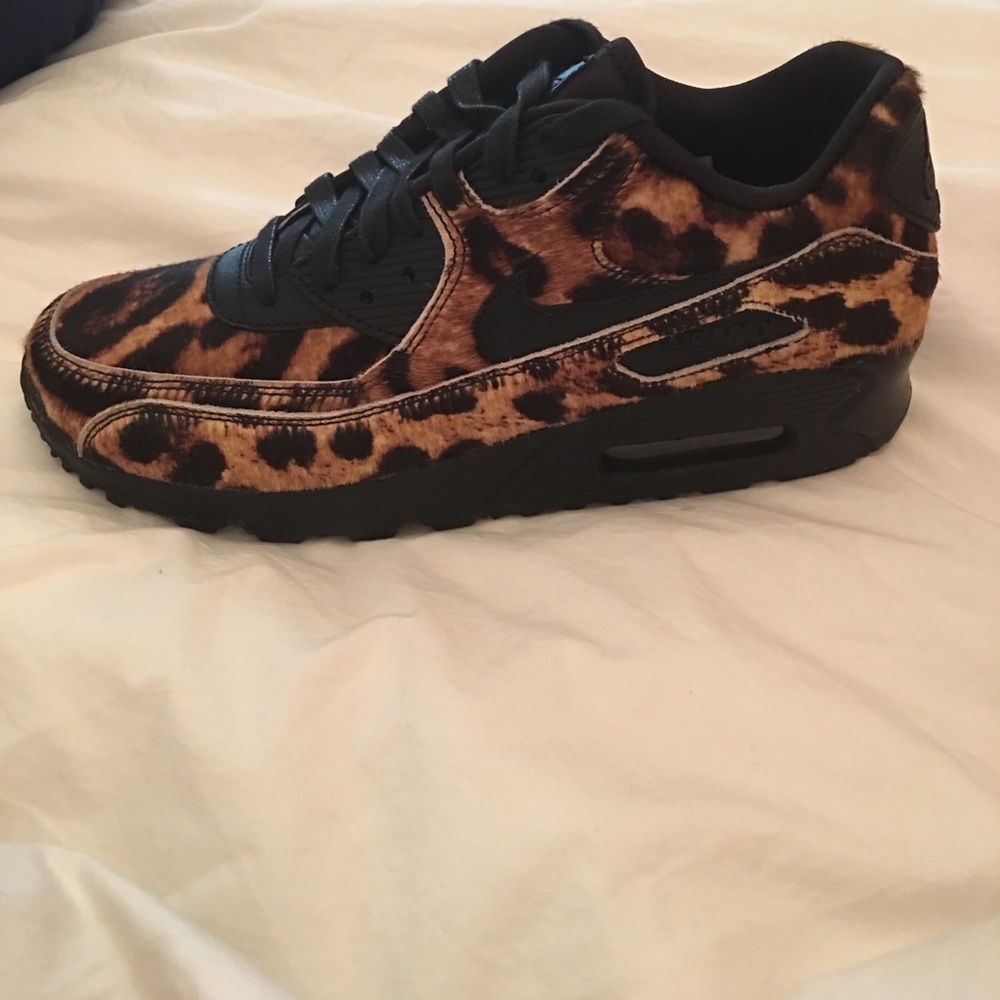 NWB  leopard print fur Nike air max90