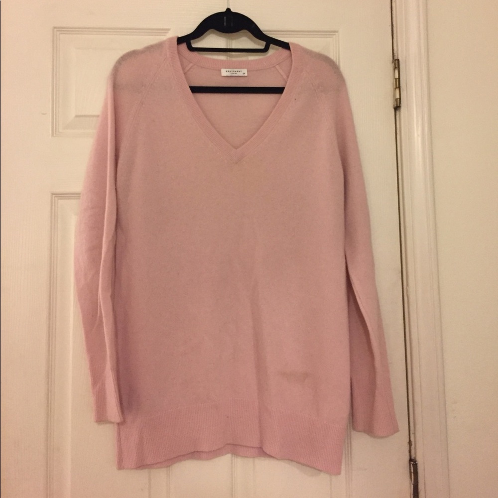 Light pink cashmere v-neck sweater