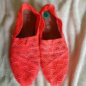 Toms crochet style flats size 8