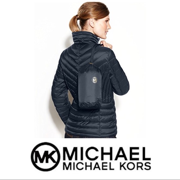 🎉Host Pick 🎉Michael Kors Packable Cinchable Navy Jacket - Picture 3 of 3