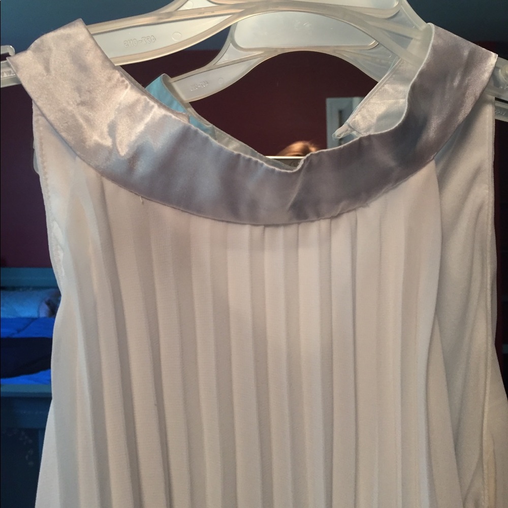 White top - Picture 2 of 3