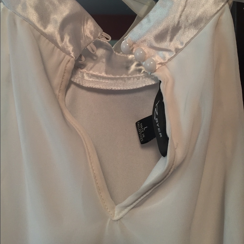 White top - Picture 3 of 3