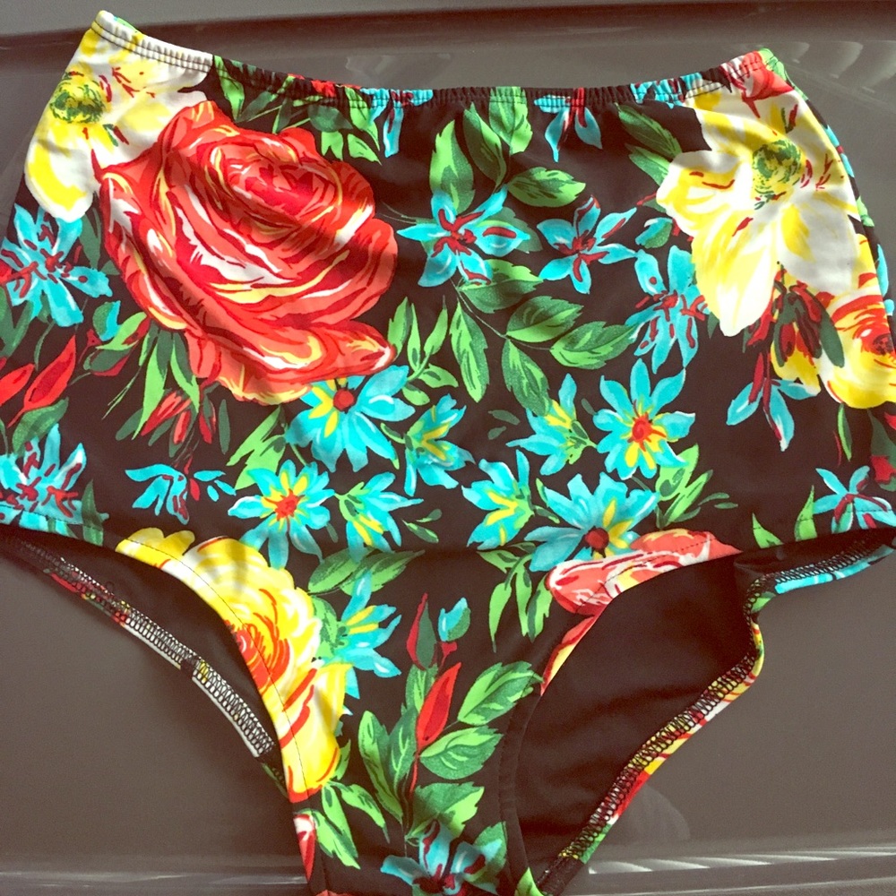 New never worn high waist swim bottoms size M/L