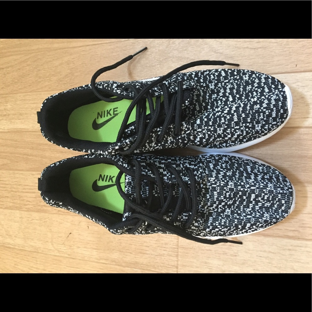 Nike roshe shoes for running or casual