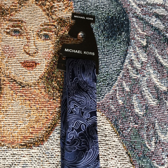 MICHAEL KORS 100%SILK TIE - Picture 1 of 7