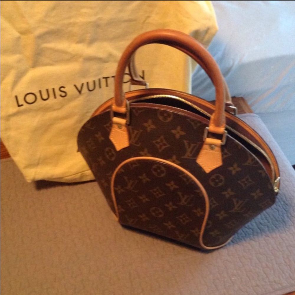 Louis Vuitton Round Purse