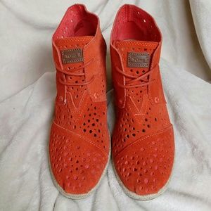 TOMS Suede Cutout Wedges 7.5