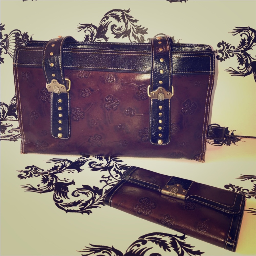 Beautiful purse wallet not included