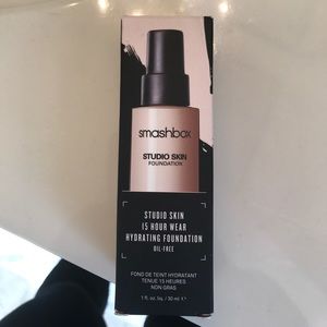 Smashbox 15 hour wear foundation 0.5 color