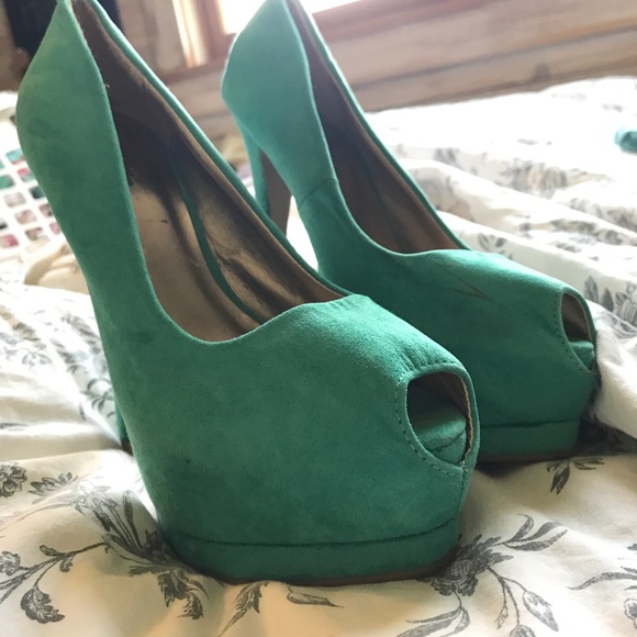 High Heels - Picture 1 of 3