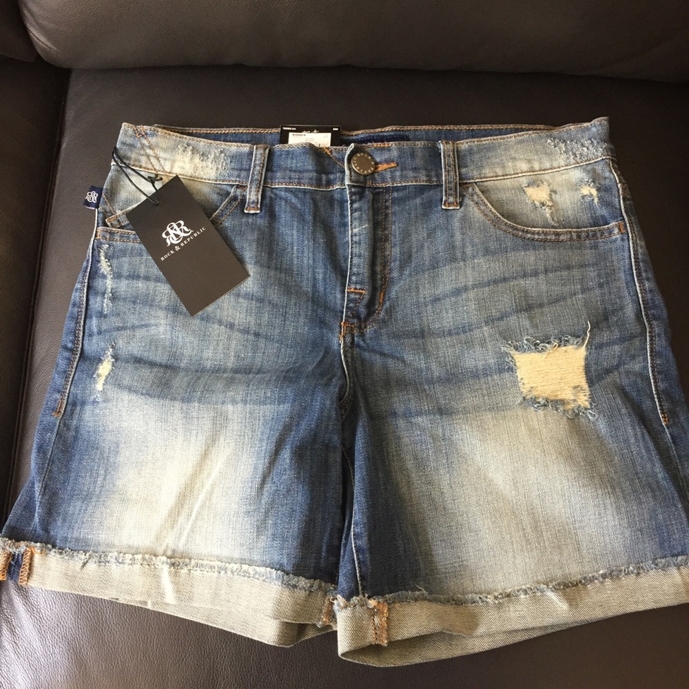 Final markdown : NWT ROCK AND REPUBLIC SHORTS