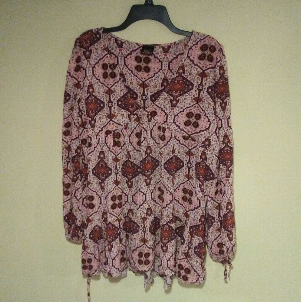 Long-sleeved, V-neck top