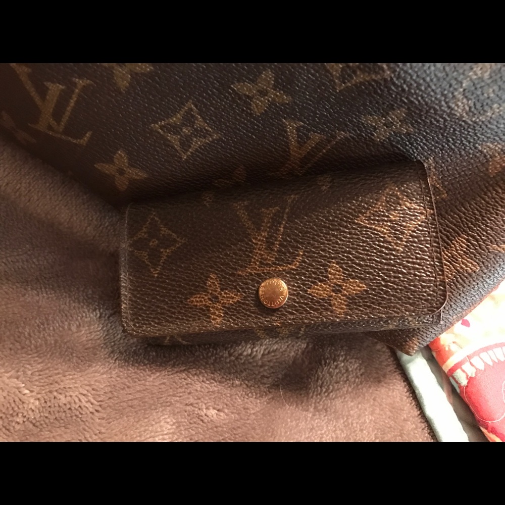 Louis Vuitton 4 key holder