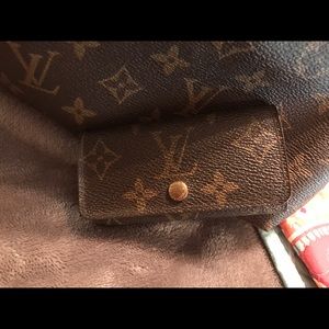 Louis Vuitton 4 key holder