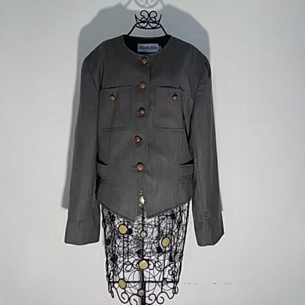 100% wool  Blazer LIKE NEW (((WINTER SALE)))