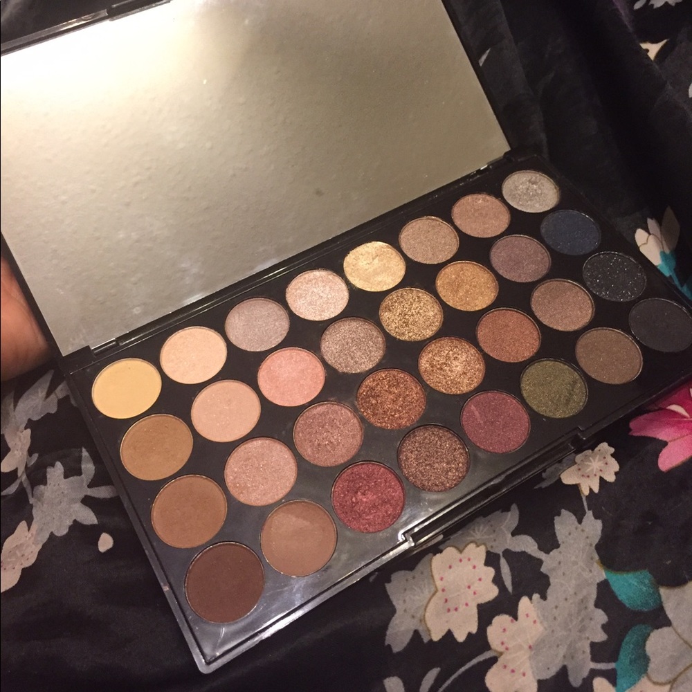 Eyeshadow palette!