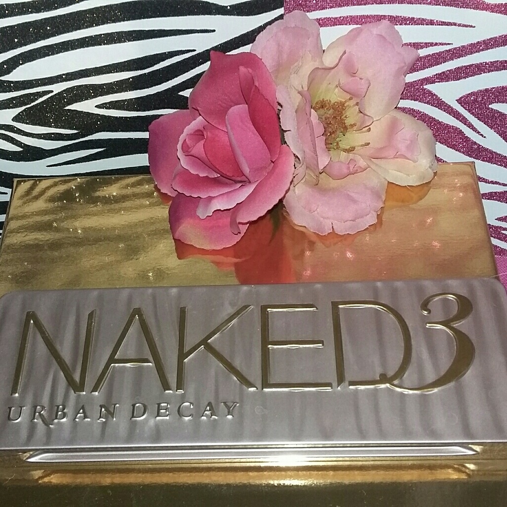 Urban  Decay  Naked 3 eyeshadow palette