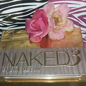 Urban  Decay  Naked 3 eyeshadow palette