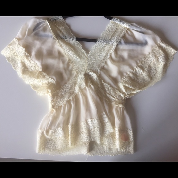 Lace low cut blouse with button-front detailing - Picture 4 of 4