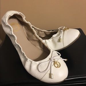Juicy Couture scrunch ballet flat