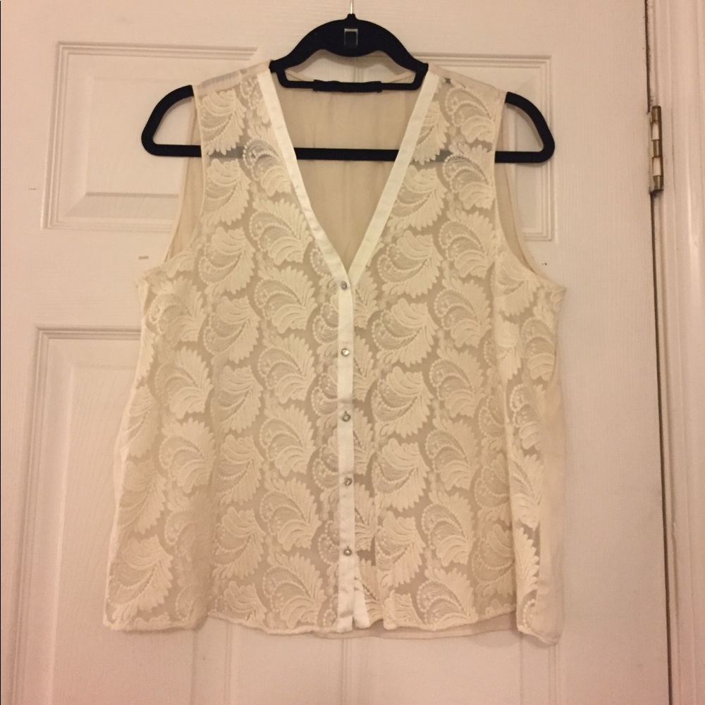 Eggshell blouse with lace detail front