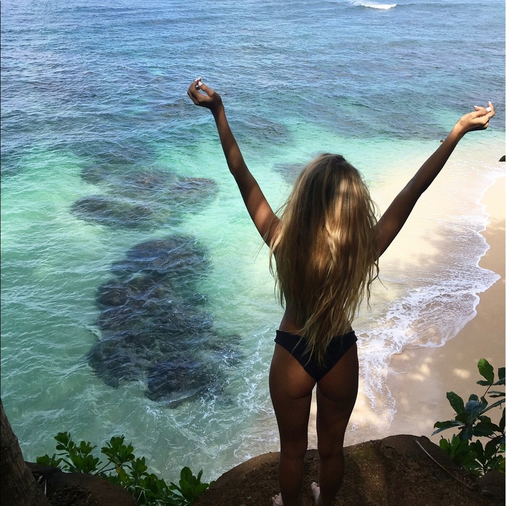 Meet your Posher, Kayla ✨ Xo