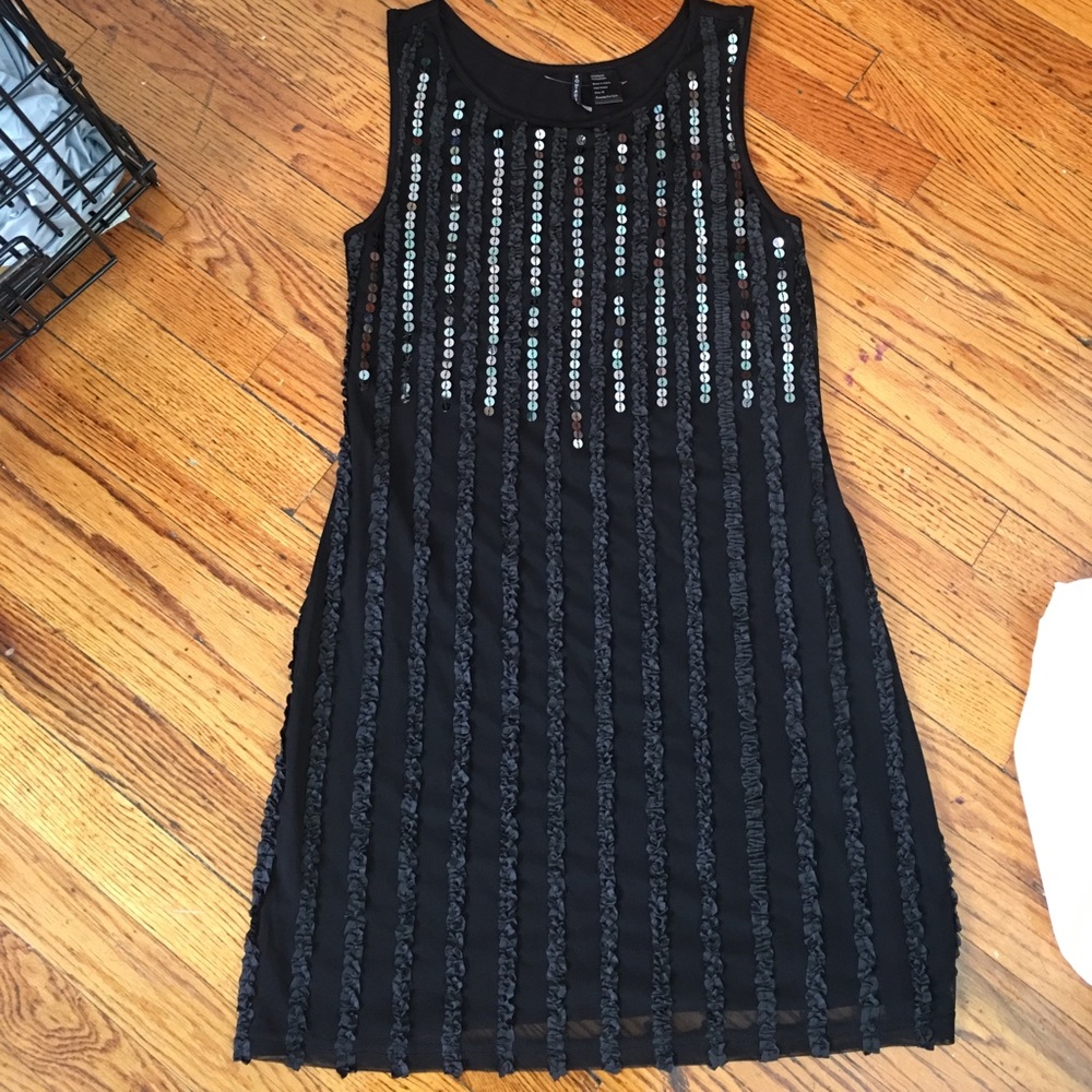Tank sleeve black party dress